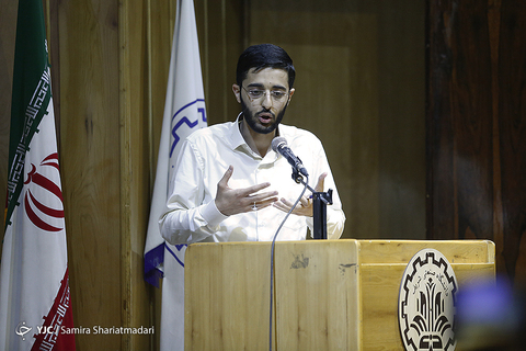مناظره نبویان و تاجزاده در دانشگاه شریف