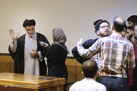 مناظره نبویان و تاجزاده در دانشگاه شریف