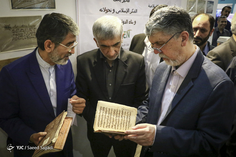 بازدید سید عباس صالحی، وزیر فرهنگ و ارشاد اسلامی از بیست وهفتمین نمایشگاه بین‌المللی قرآن کریم