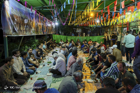سفره‎های افطار در گلزار شهداء