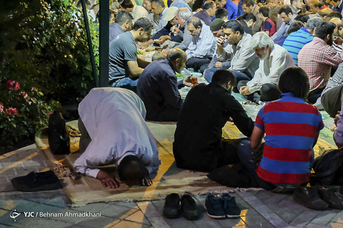 سفره‎های افطار در گلزار شهداء