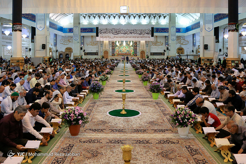 جزء خوانی قرآن کریم در حرم حضرت فاطمه معصومه(س)
