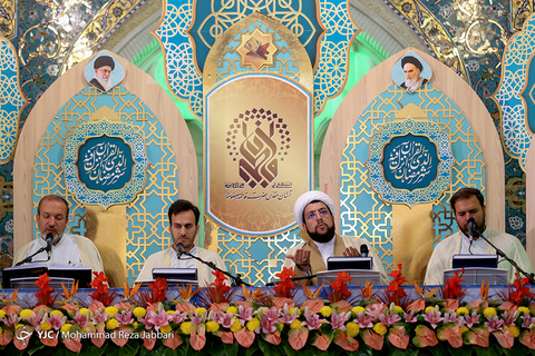 جزء خوانی قرآن کریم در حرم حضرت فاطمه معصومه(س)