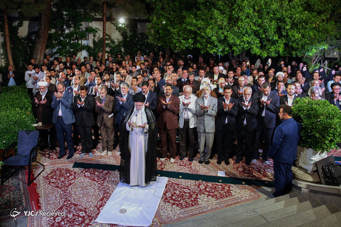 دیدار رمضانی شاعران با رهبر انقلاب