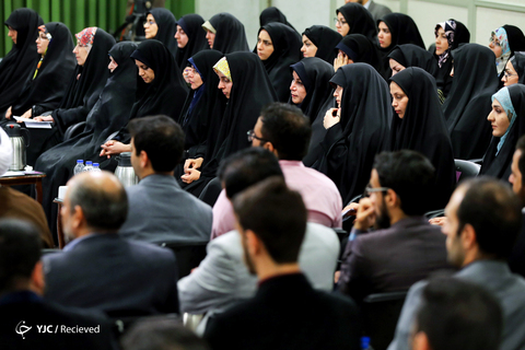 دیدار رمضانی شاعران با رهبر انقلاب