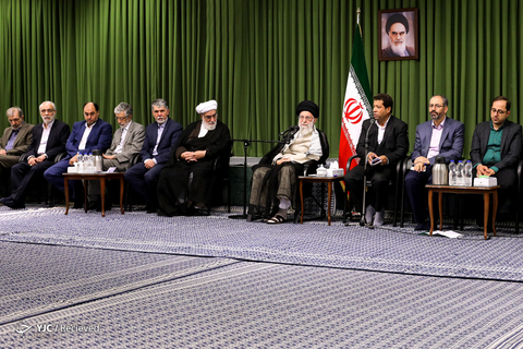 دیدار رمضانی شاعران با رهبر انقلاب