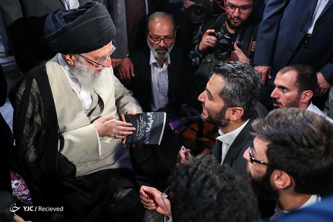 دیدار رمضانی شاعران با رهبر انقلاب