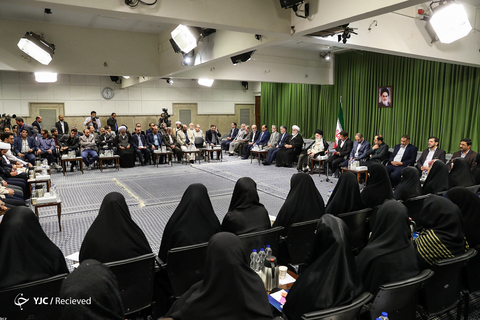 دیدار رمضانی شاعران با رهبر انقلاب