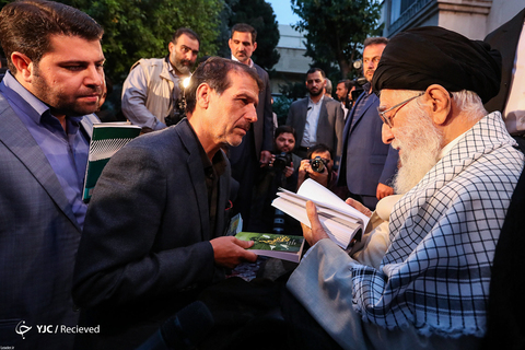 دیدار رمضانی شاعران با رهبر انقلاب