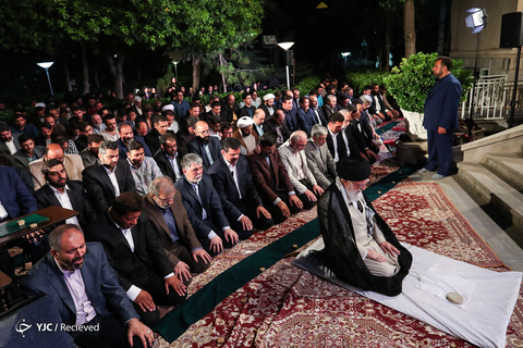 دیدار رمضانی شاعران با رهبر انقلاب