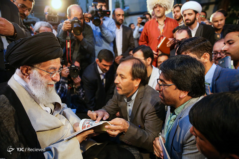 دیدار رمضانی شاعران با رهبر انقلاب