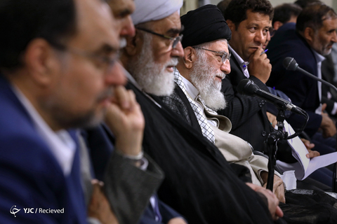 دیدار رمضانی شاعران با رهبر انقلاب
