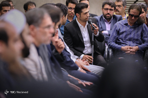 دیدار رمضانی شاعران با رهبر انقلاب