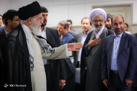 دیدار رمضانی شاعران با رهبر انقلاب