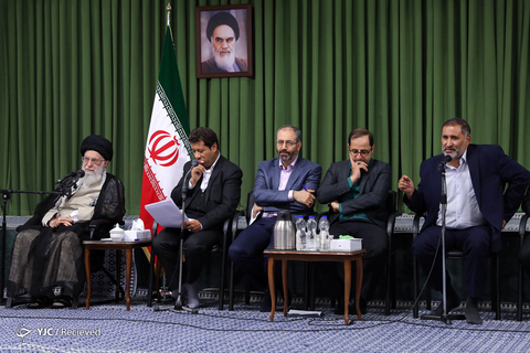دیدار رمضانی شاعران با رهبر انقلاب
