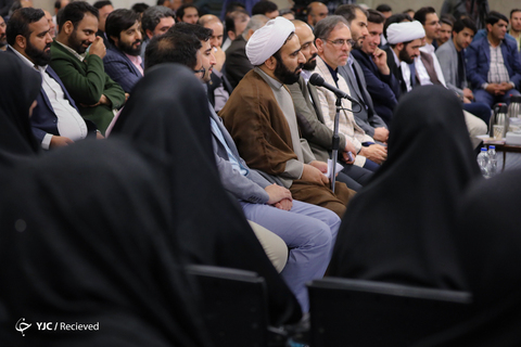دیدار رمضانی شاعران با رهبر انقلاب