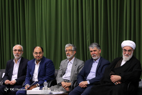 دیدار رمضانی شاعران با رهبر انقلاب