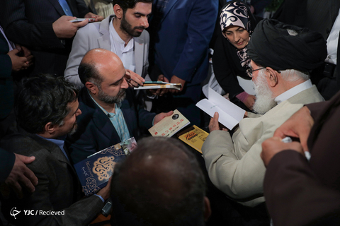 دیدار رمضانی شاعران با رهبر انقلاب