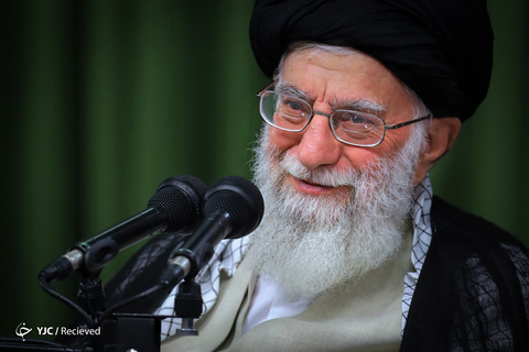 دیدار رمضانی شاعران با رهبر انقلاب