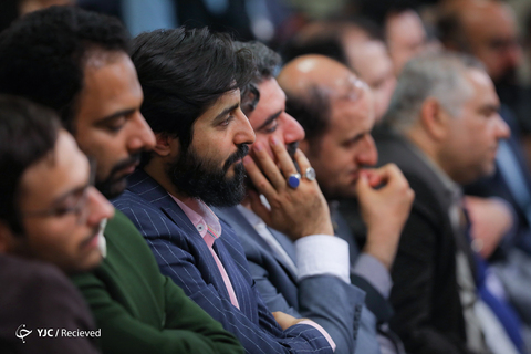 دیدار رمضانی شاعران با رهبر انقلاب