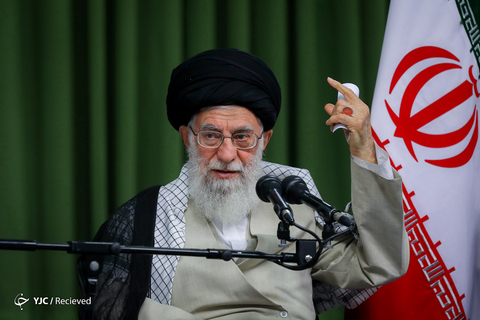 دیدار رمضانی شاعران با رهبر انقلاب