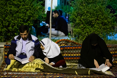 احیای شب نوزدهم رمضان در گلزار شهدای همدان