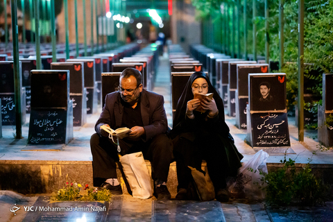 احیای شب نوزدهم رمضان در گلزار شهدای همدان