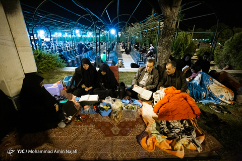 احیای شب نوزدهم رمضان در گلزار شهدای همدان