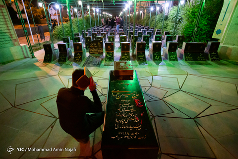 احیای شب نوزدهم رمضان در گلزار شهدای همدان