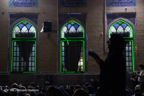 احیای شب نوزدهم رمضان در امامزاده محمد (ع) و سکینه خاتون کرج