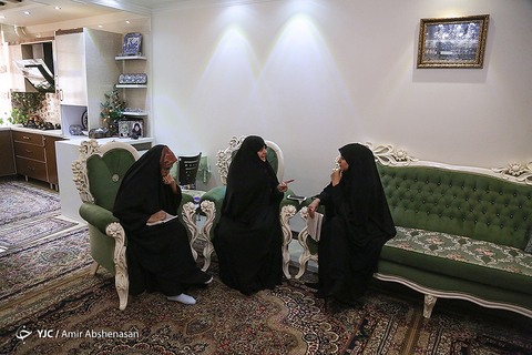 گفتگو با زهره آقاشاهی تنها بانوی پاسدار سپاه خرمشهر در دوران دفاع مقدس