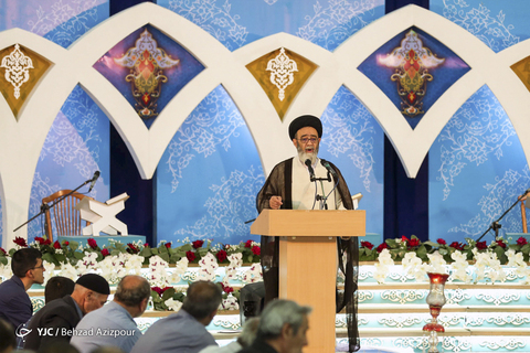 محفل اُنس و جزءخوانی قرآن کریم در مصلی امام خمینی(ره) شهر تبریز