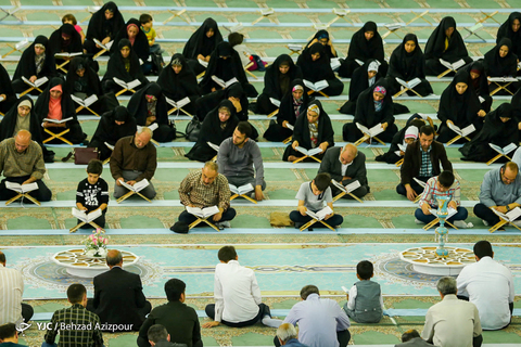 محفل اُنس و جزءخوانی قرآن کریم در مصلی امام خمینی(ره) شهر تبریز
