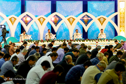 محفل اُنس و جزءخوانی قرآن کریم در مصلی امام خمینی(ره) شهر تبریز