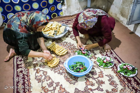 افطاری مهمان خانواده‌ای ترکمن