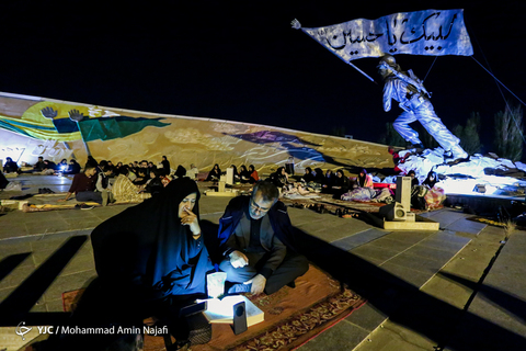 احیای شب ۲۳ رمضان در باغ موزه دفاع مقدس همدان