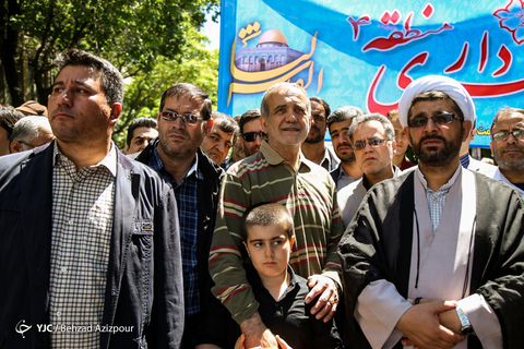 حضور مسعود پزشکیان نائب رئیس مجلس در راهپیمایی روز جهانی قدس ۹۸ تبریز
