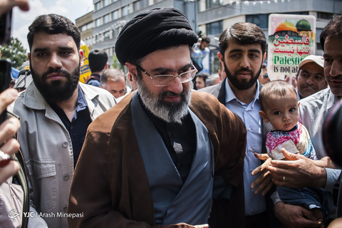 حضور حجت‌الاسلام سیدمجتبی حسینی‌خامنه‌ای فرزند رهبر معظم انقلاب در راهپیمایی روز جهانی قدس ۹۸ تهران