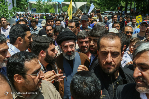 حضور حجت‌الاسلام سیدمجتبی حسینی‌خامنه‌ای فرزند رهبر معظم انقلاب در راهپیمایی روز جهانی قدس ۹۸ تهران