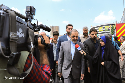 حضور علی‌اکبر ولایتی رئیس هیأت امنای دانشگاه آزاد اسلامی در راهپیمایی روز جهانی قدس ۹۸ تهران