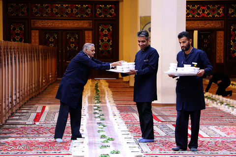 سنت حسنه افطاری ساده حرم شاهچراغ(ع) شیراز