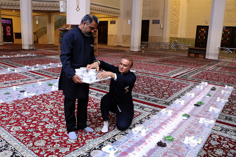سنت حسنه افطاری ساده حرم شاهچراغ(ع) شیراز