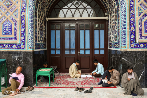 اعتکاف دانش آموزان در مسجد گوهرشاد