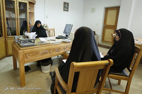 گفتگو با دختر آیت الله مهدوی کنی