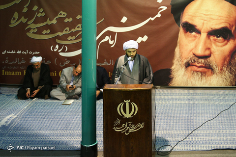 گرامیداشت امام راحل در حسینیه جماران