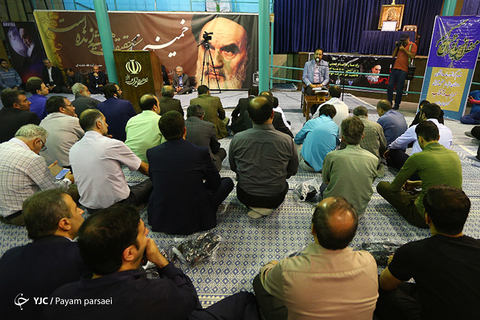 گرامیداشت امام راحل در حسینیه جماران