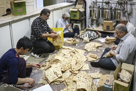 افطاری ساده در میدان رسالت