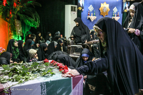 شب وداع با ماه مبارک رمضان در جوار شهدای تازه تفحص شده در معراج شهدا
