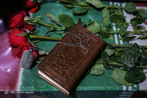 شب وداع با ماه مبارک رمضان در جوار شهدای تازه تفحص شده در معراج شهدا