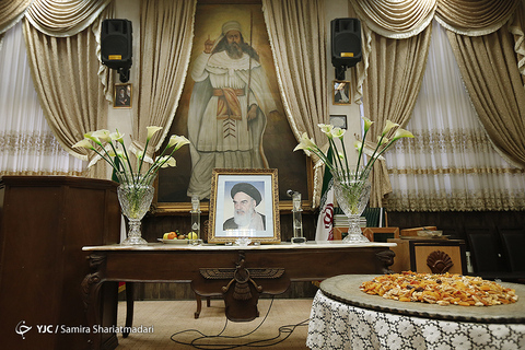 بزرگداشت امام خمینی (ره) در نیایشگاه زرتشتیان